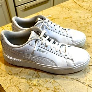 Women’s 8 Puma white on white Carina sneakers